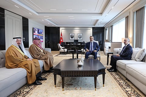 الخريجي يلتقي وزير الخارجية التركي