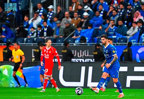 الهلال يقسو على الوحدة برباعية في الدوري السعودي للمحترفين