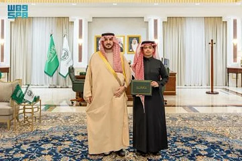 أمير الجوف يكرِّم الطالب المتميز على مستوى دول مجلس التعاون