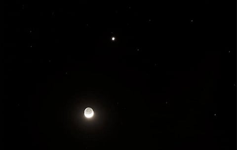 اقتران بديع بين القمر والزهرة يزين سماء الوطن العربي فجر اليوم