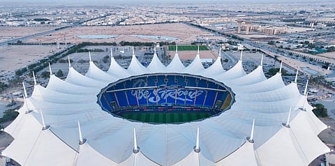 إزالة أرضية الملاعب وتسوية الممرات.. تواصل أعمال تطوير مدينة الملك فهد الرياضية