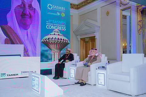خلال المؤتمر السنوي الدولي الثامن لأمراض السمنة.. تدريب الأطباء على إجراء الجراحات باستخدام الروبوت