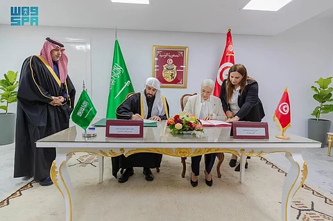 وزير العدل يوقع مع نظيرته التونسية برنامجًا تنفيذيًا لتعزيز التعاون العدلي