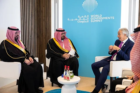 خلال الاجتماع
