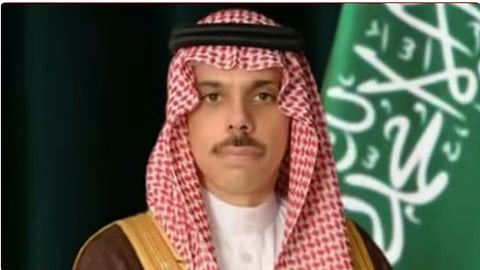 وزير الخارجية يناقش المستجدات الإقليمية مع نظيره التركي