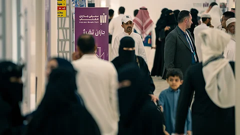 بالصور .. زوار معرض الكتاب بجازان يعبرون عن إعجابهم بالحدث الثقافي الاسثنائي