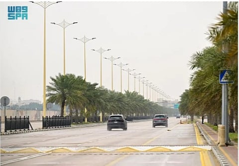 أمطار وسماء غائمة في المنطقة الشرقية