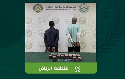 القبض على شخصين بمنطقة الرياض لترويجهما مواد مخدرة
