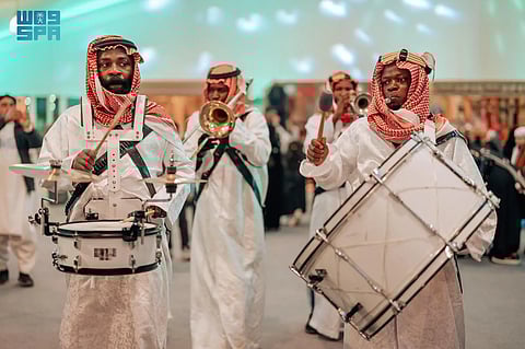عروض عالمية وموروثات شعبية تجذب زوار «شتاء درب زبيدة» في لينة التاريخية