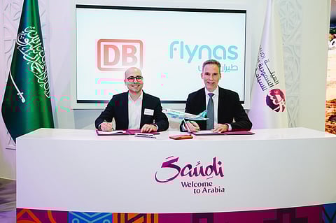 «طيران ناس» يوقع اتفاقية مع قطارات «دويتشه بان» لتعزيز شبكة رحلاته بـ 5.600 محطة قطار في ألمانيا