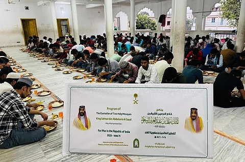 «الشؤون الإسلامية» تواصل تفطير الصائمين في جمهورية الهند والدول المجاورة
