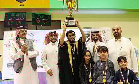 «الحصان الأسود» .. بطل منافسات كرة القدم للصالات في نادي الحزم