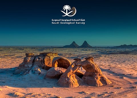 جبل المحجة.. تشكيلات صخرية فريدة ونقوش ثمودية في قلب حائل