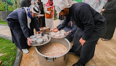 موائد رمضان تتزين بـ«الخبزة المقناة» في منطقة الباحة
