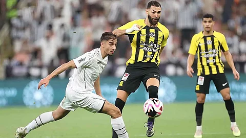 «الشباب» يطالب بمحاسبة المتسببين في «الإخفاق التحكيمي» خلال مباراته مع الاتحاد