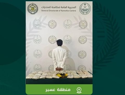 القبض على شخص بمنطقة عسير لترويجه 30 كيلوجرامًا من الحشيش المخدر