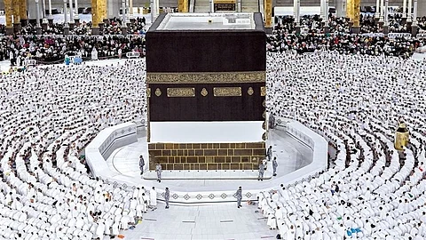 وزارة الحج توضح آخر موعد لدخول المعتمرين إلى مكة وعقوبة المخالفين