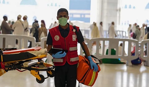 «الهلال الأحمر» تنقذ حالتين نوعيتين بالحرم المكي