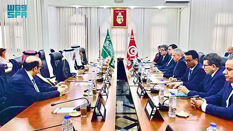 الدكتور الربيعة يلتقي عددًا من المسؤولين في القطاع الصحي التونسي