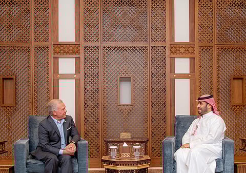 ولي العهد يستعرض العلاقات الأخوية وتطورات الأوضاع بالمنطقة مع ملك الأردن