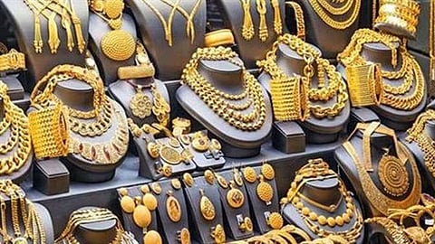 سعر الذهب في السعودية اليوم الإثنين 30-10-1446 بعد تراجعه عالميا