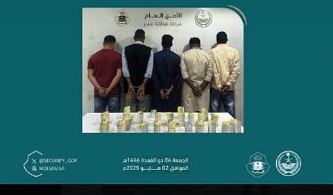 القبض على 5 مقيمين لنشرهم إعلانات حملات حج وهمية ومضللة في خميس مشيط