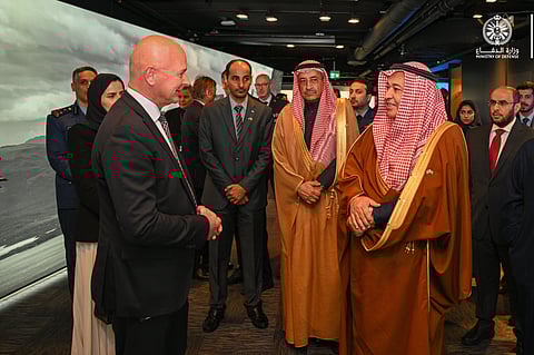 خلال الزيارة