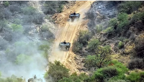 رغم إعلان الجيش.. وزير الدفاع الباكستاني ينفي عقد اجتماع للهيئة النووية