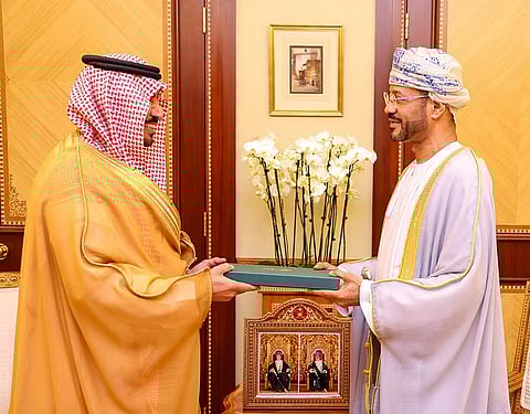 خادم الحرمين يبعث برسالة خطيّة إلى سلطان عمان