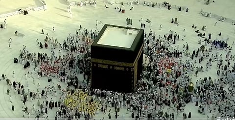 سكينة وانسيابية تامة لضيوف الرحمن داخل صحن المطاف