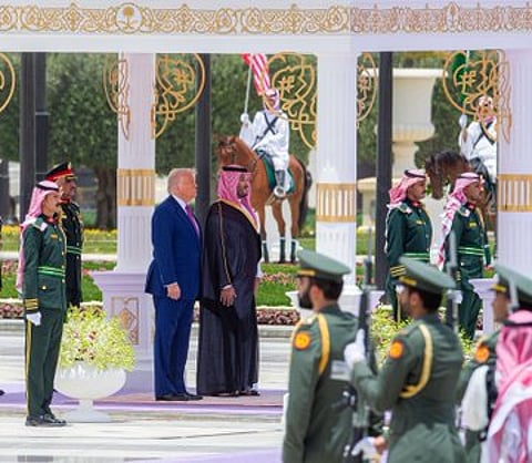 ولي العهد يقيم مأدبة غداء رسمية تكريمًا لترامب بالديوان الملكي في قصر اليمامة