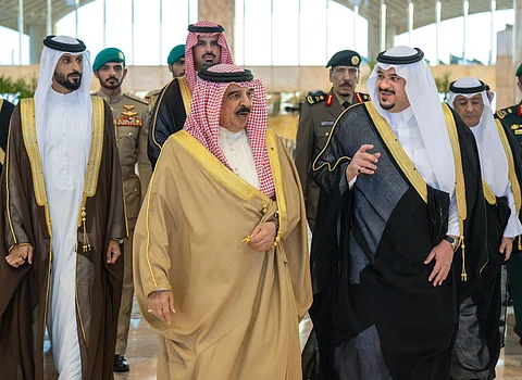 ملك البحرين يصل الرياض