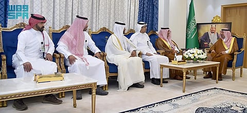 أمير نجران يطّلع على مبادرة "نخدمهمْ بعناية" لخدمة ضيوف الرحمن في موسم الحج