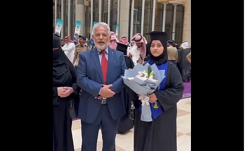 عائلة سورية تحتفل بتخرج ابنتها من كلية الهندسة بجامعة حائل وتشكر قيادة المملكة