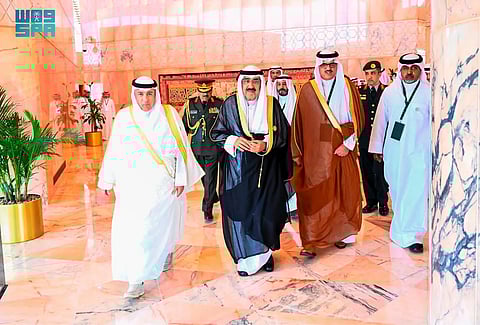 أمير الكويت يغادر الرياض بعد مشاركته في القمة الخليجية الأمريكية