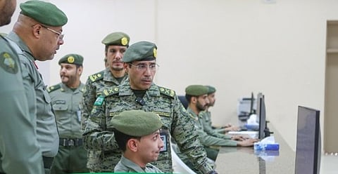 قائد قوات الجوازات للحج يتفقد مقر أعمال لجنة تصاريح دخول العاصمة المقدسة