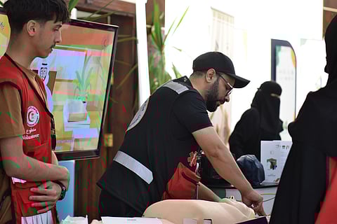 الهلال الأحمر بالباحة يدرب 6,899 مستفيدًا في شهرين ضمن برامج نوعية لتعزيز الجاهزية المجتمعية والصحية