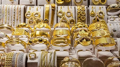 سعر الذهب في السعودية اليوم الثلاثاء 29-11-1446 بعد تراجعه عالميًا