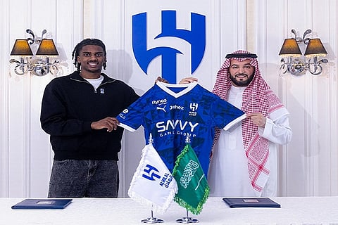 الصفقة الثانية.. الهلال يضم نجم الأهلي