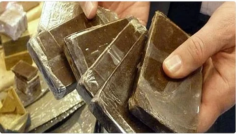 القبض على 5 مقيمين بالمنطقة الشرقية لترويجهم مادة الحشيش المخدر
