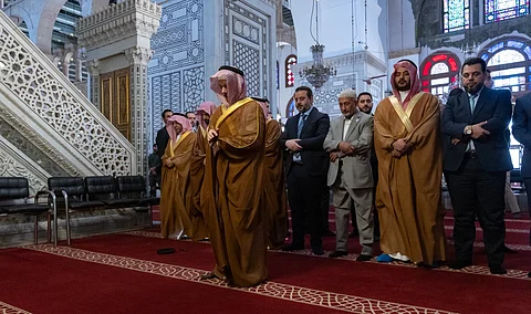 بالفيديو.. وزير الخارجية السعودي يؤمّ المصلين بالجامع الأموي الكبير في دمشق