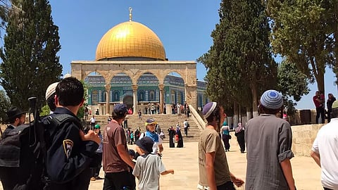 مئات المستوطنين يقتحمون المسجد الأقصى مجددًا