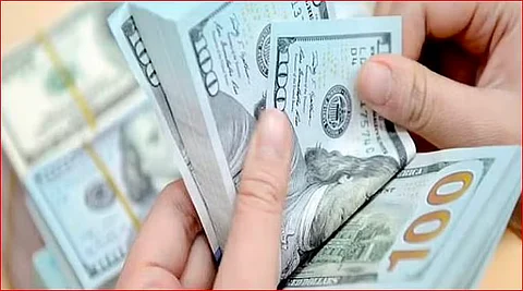الدولار يتراجع إلى أدنى مستوى في 6 أسابيع