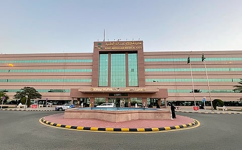 الروبوت الجراحي ينقذ حاجة صينية في مكة المكرمة