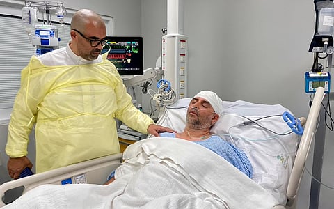 تدخل عصبي دقيق يُنقذ حياة حاج جزائري بعد نزيف دماغي حاد بمدينة الملك عبدالله الطبية