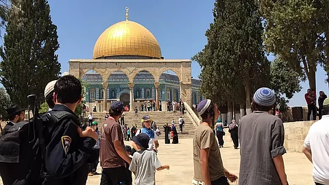 عشرات المستوطنين يقتحمون المسجد الأقصى