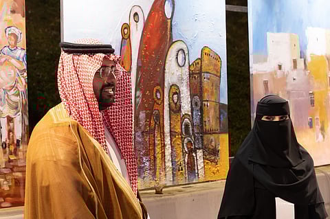 استعرضت دور الفن التشكيلي في التنمية المستدامة.. ملتقى «تنومه» الدولي يكرم الدكتورة منال الرويشد