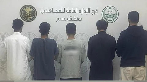 القبض على 5 أشخاص لترويجهم الحشيش في منطقة عسير
