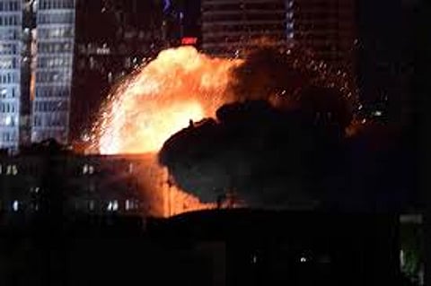 إيران تطلق موجة صواريخ جديدة على تل أبيب وحيفا.. وإسرائيل تُفعّل الإنذارات