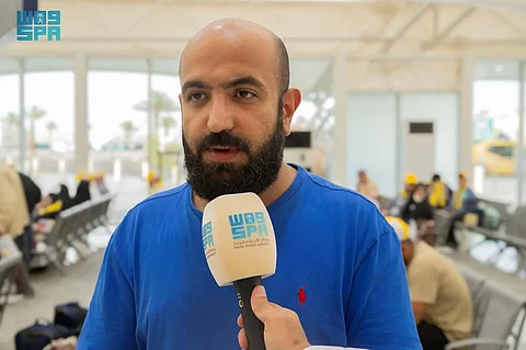 عدد من الحجاج الإيرانيين يغادرون المدينة المنورة إلى "عرعر" لاستكمال رحلتهم إلى وطنهم